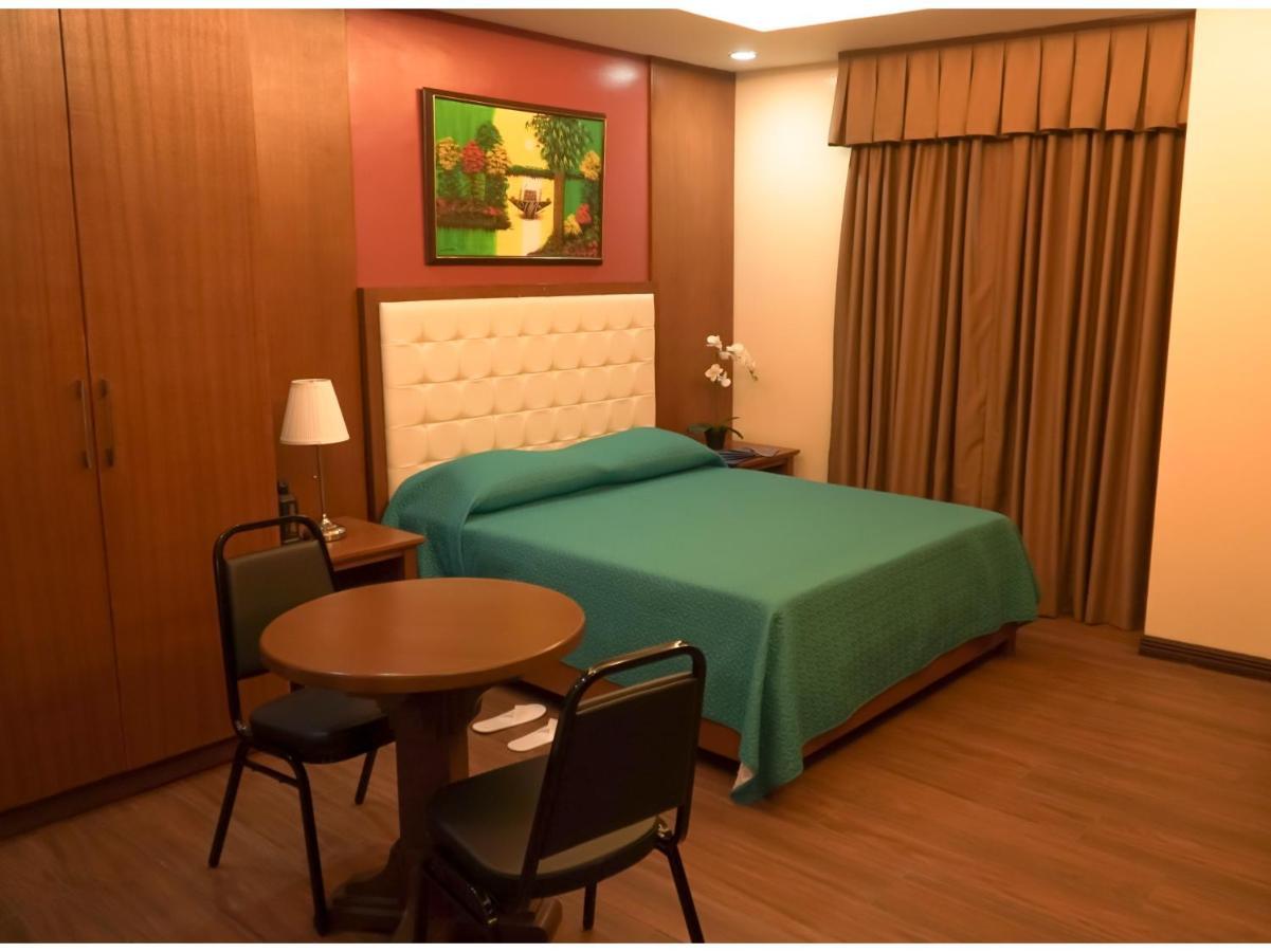 M28 Hotel And Apartments Quezon City Exterior foto
