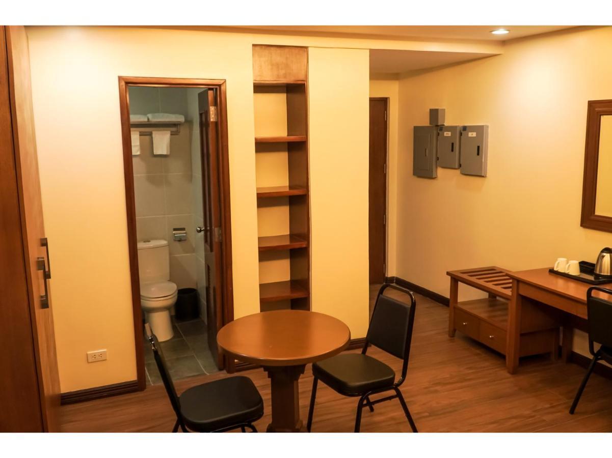 M28 Hotel And Apartments Quezon City Exterior foto