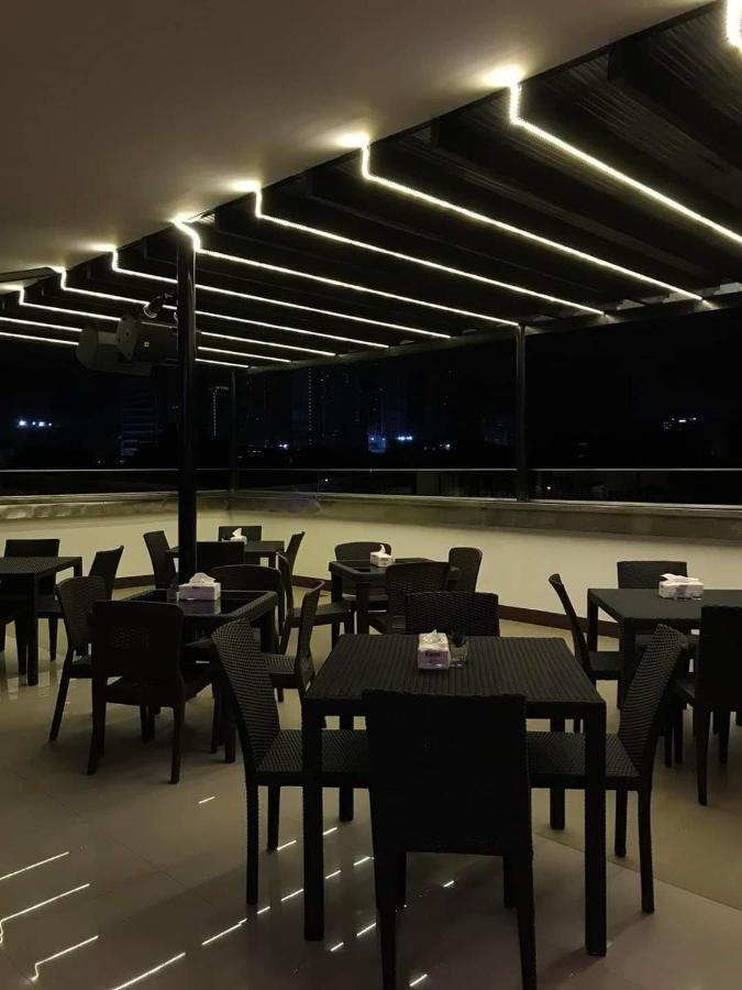 M28 Hotel And Apartments Quezon City Exterior foto